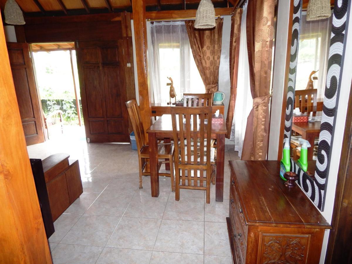 Alamanda Family Villas, Pool & Local Tours Джокьякарта Экстерьер фото