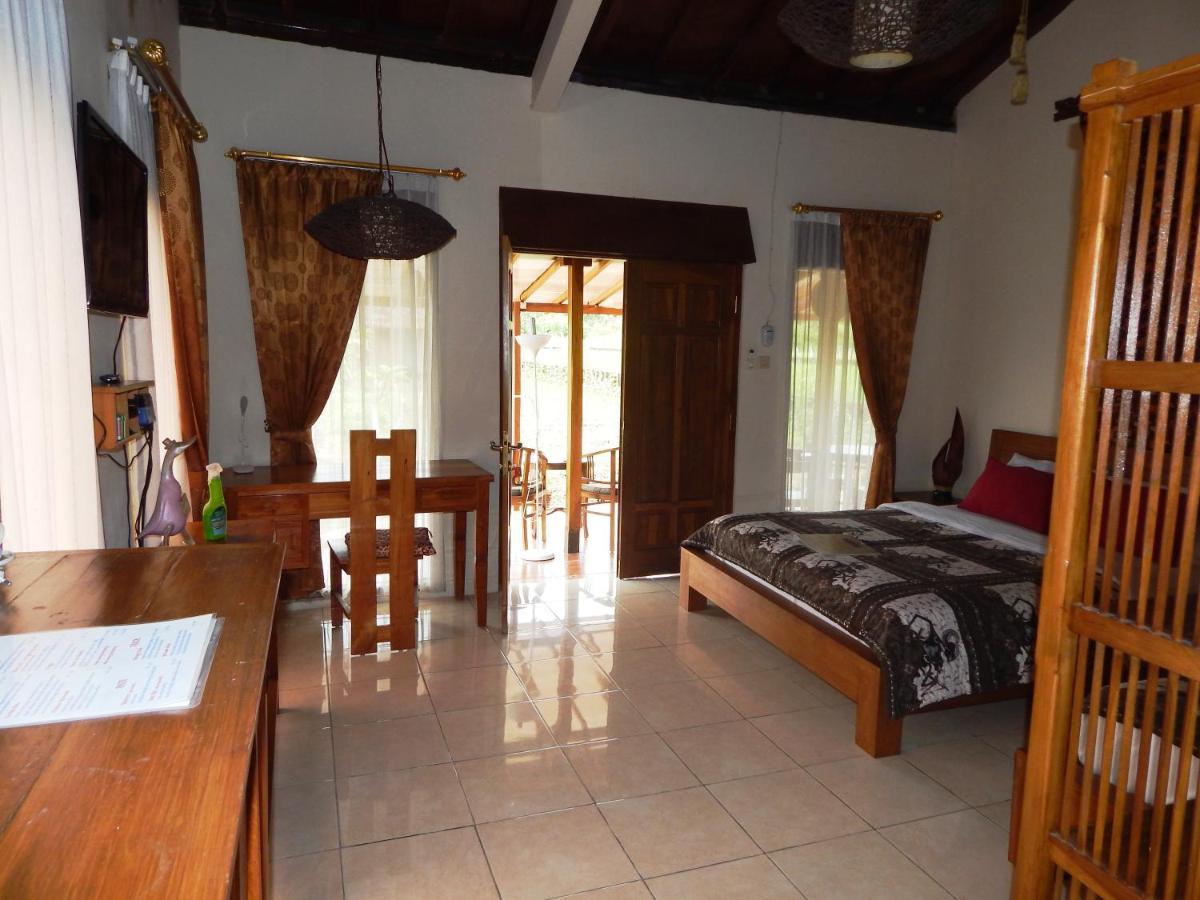 Alamanda Family Villas, Pool & Local Tours Джокьякарта Экстерьер фото