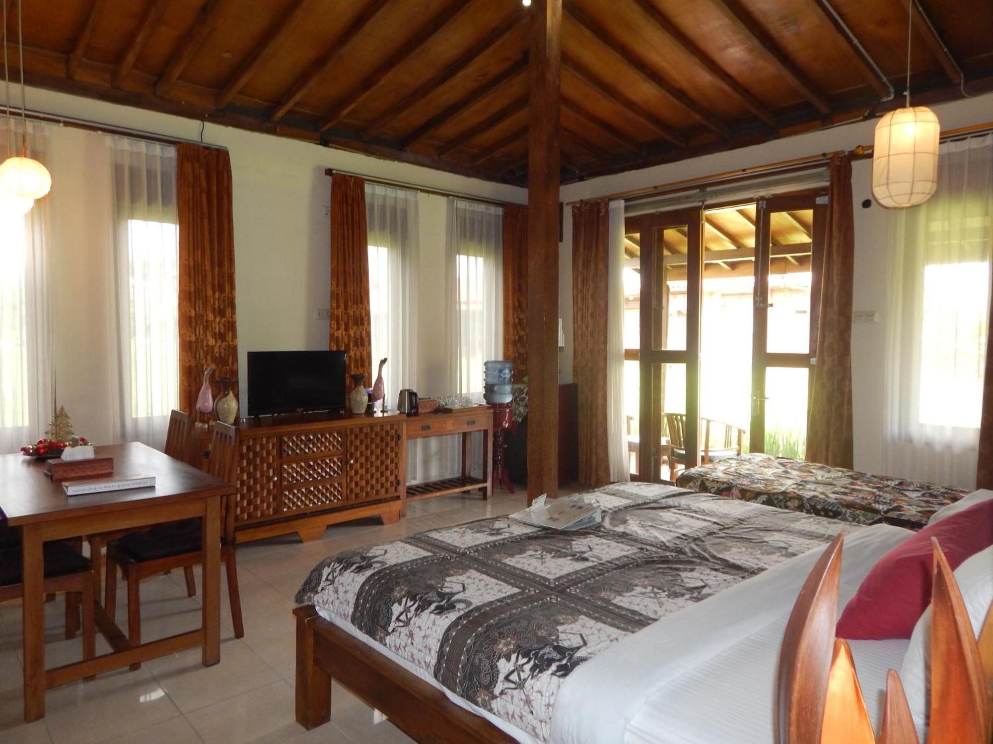 Alamanda Family Villas, Pool & Local Tours Джокьякарта Экстерьер фото