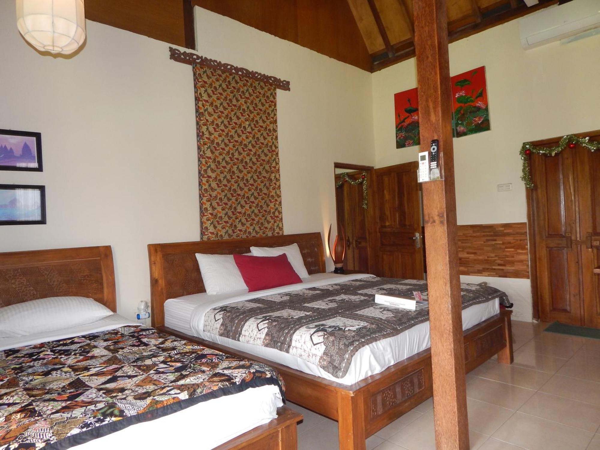 Alamanda Family Villas, Pool & Local Tours Джокьякарта Экстерьер фото
