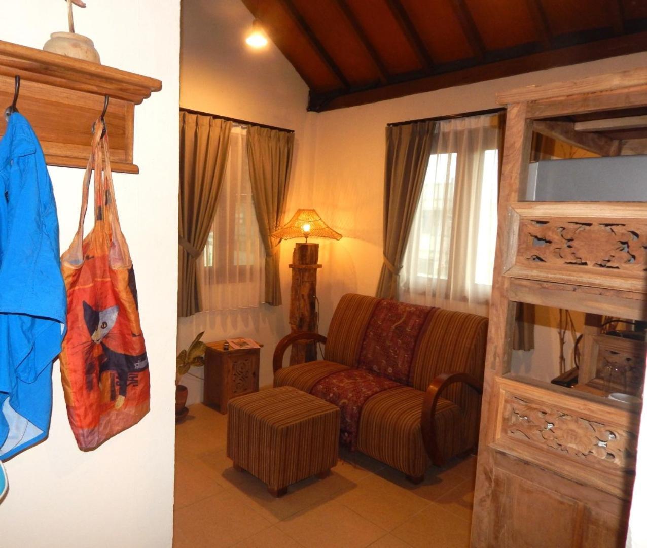 Alamanda Family Villas, Pool & Local Tours Джокьякарта Экстерьер фото