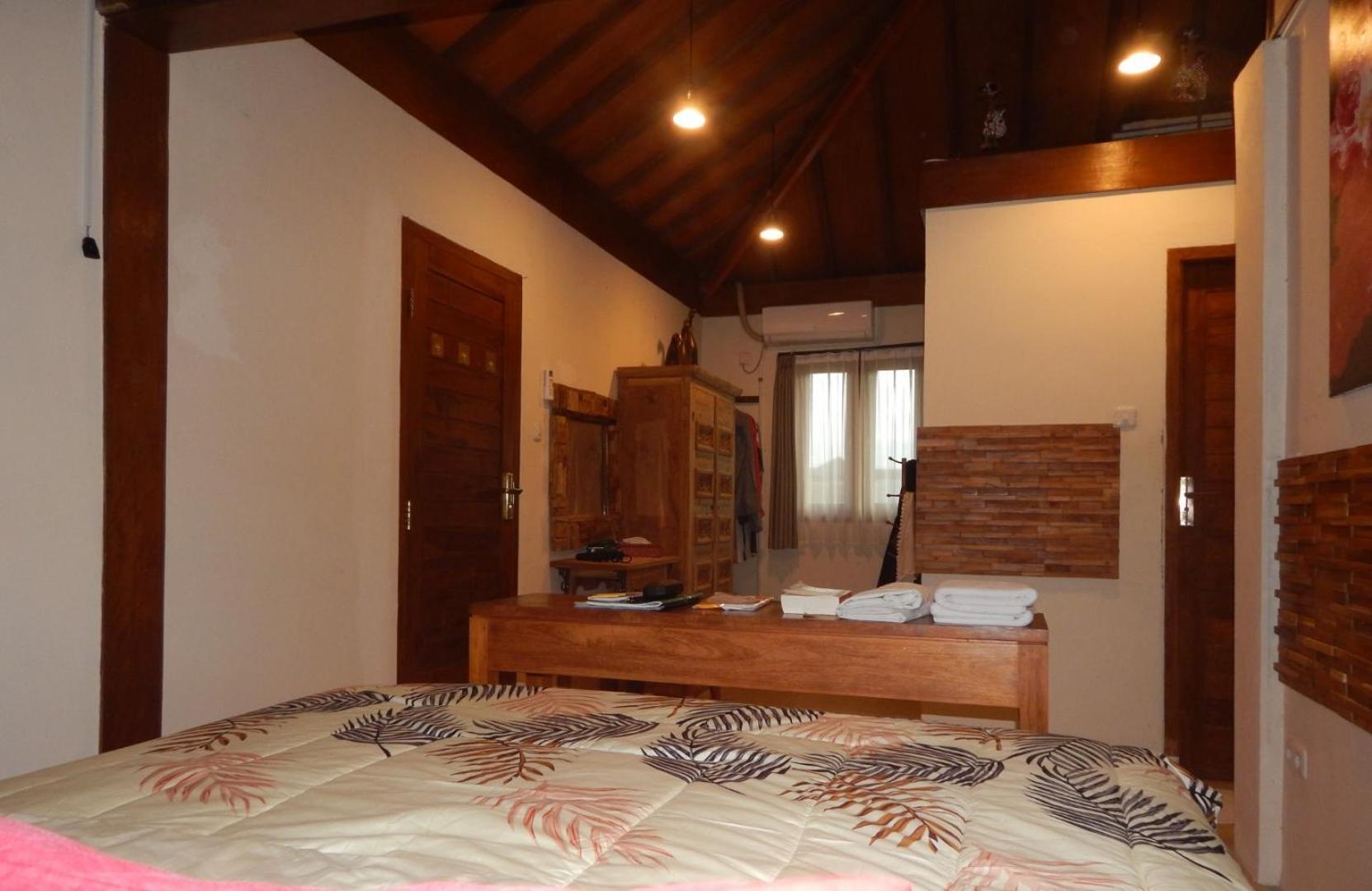 Alamanda Family Villas, Pool & Local Tours Джокьякарта Экстерьер фото