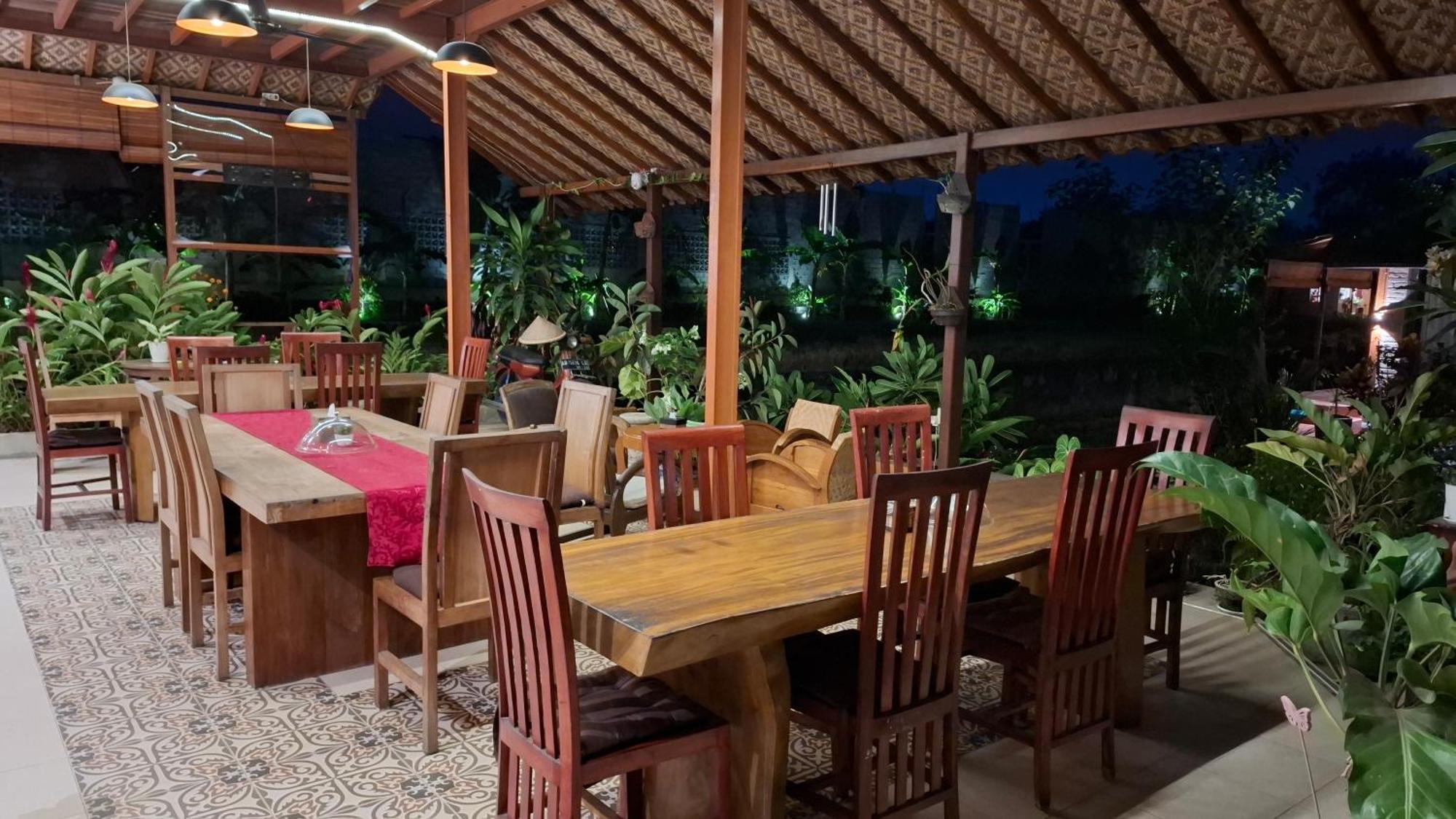 Alamanda Family Villas, Pool & Local Tours Джокьякарта Экстерьер фото