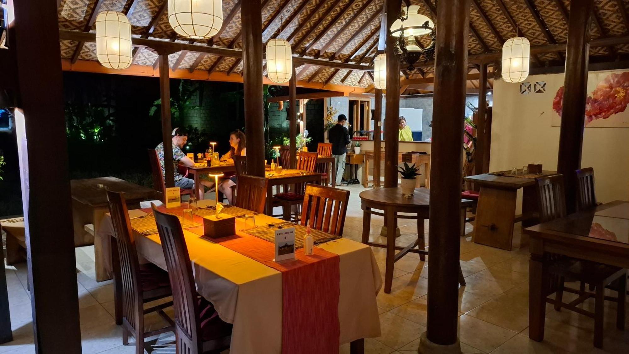 Alamanda Family Villas, Pool & Local Tours Джокьякарта Экстерьер фото