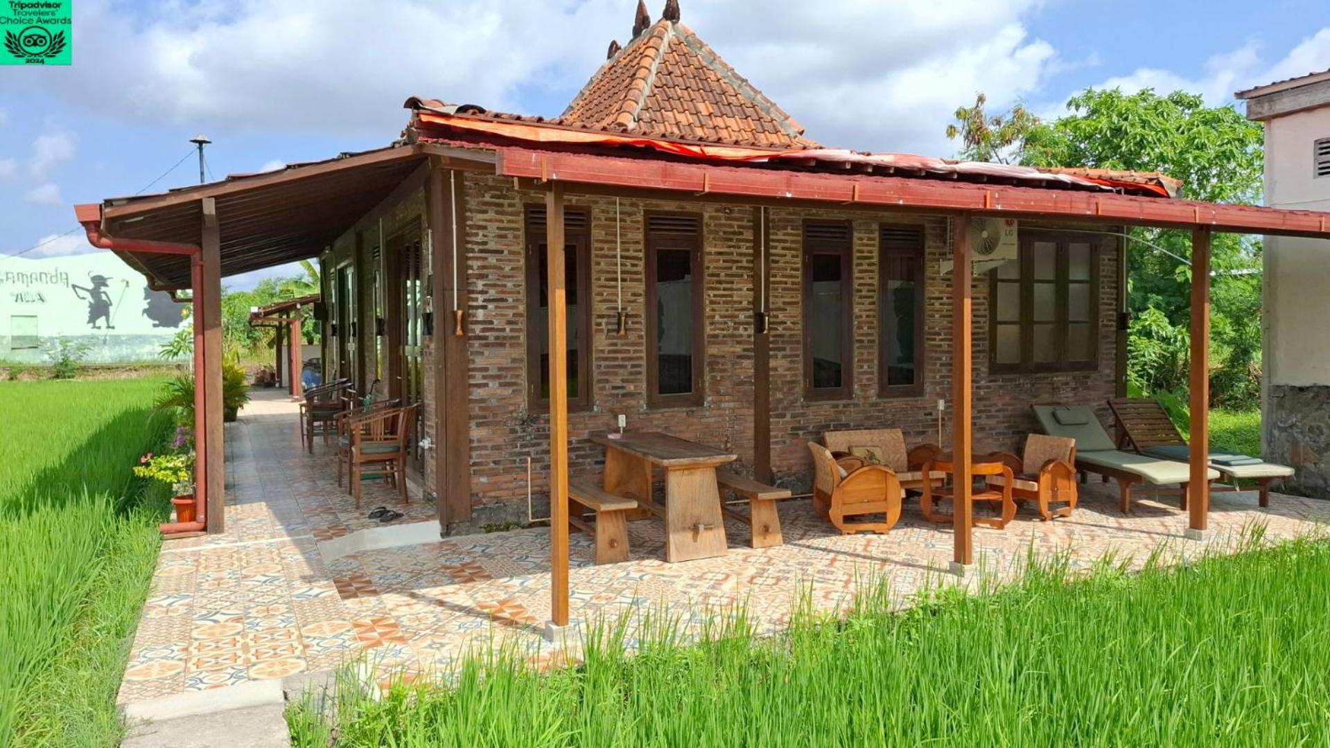 Alamanda Family Villas, Pool & Local Tours Джокьякарта Экстерьер фото